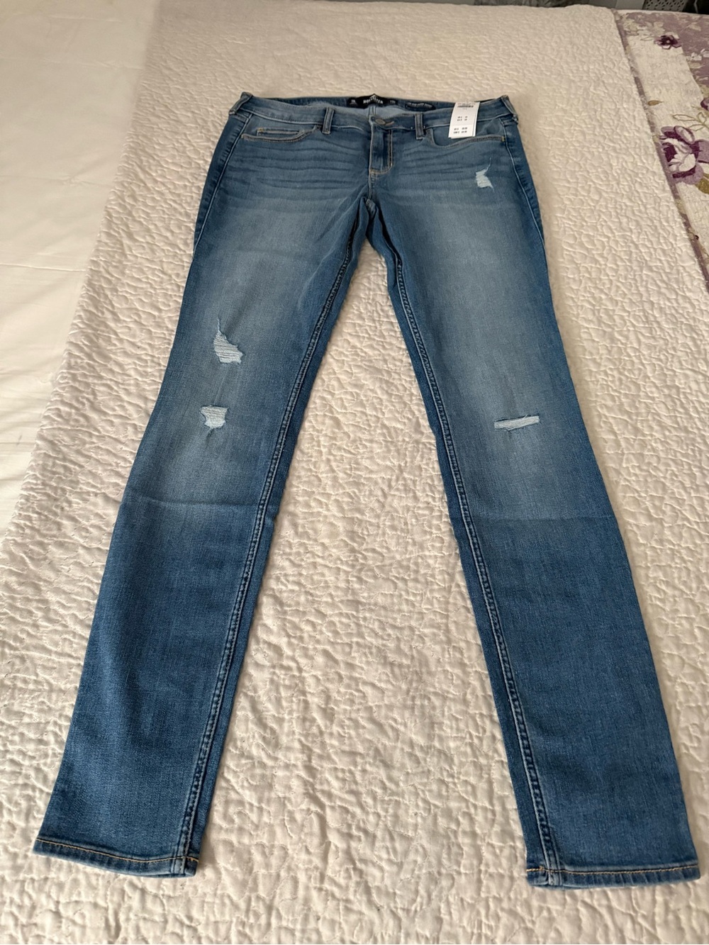 Hollister Women's Super Skinny Blue Medium Wash Distressed Stretch
Jeans 11L